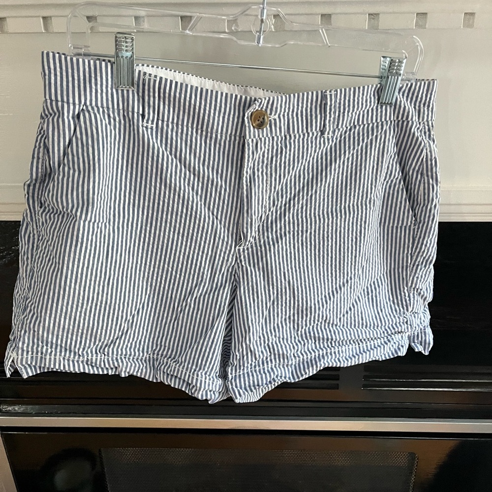 Women’s  Old Navy, midrise shorts, seer sucker, size 10